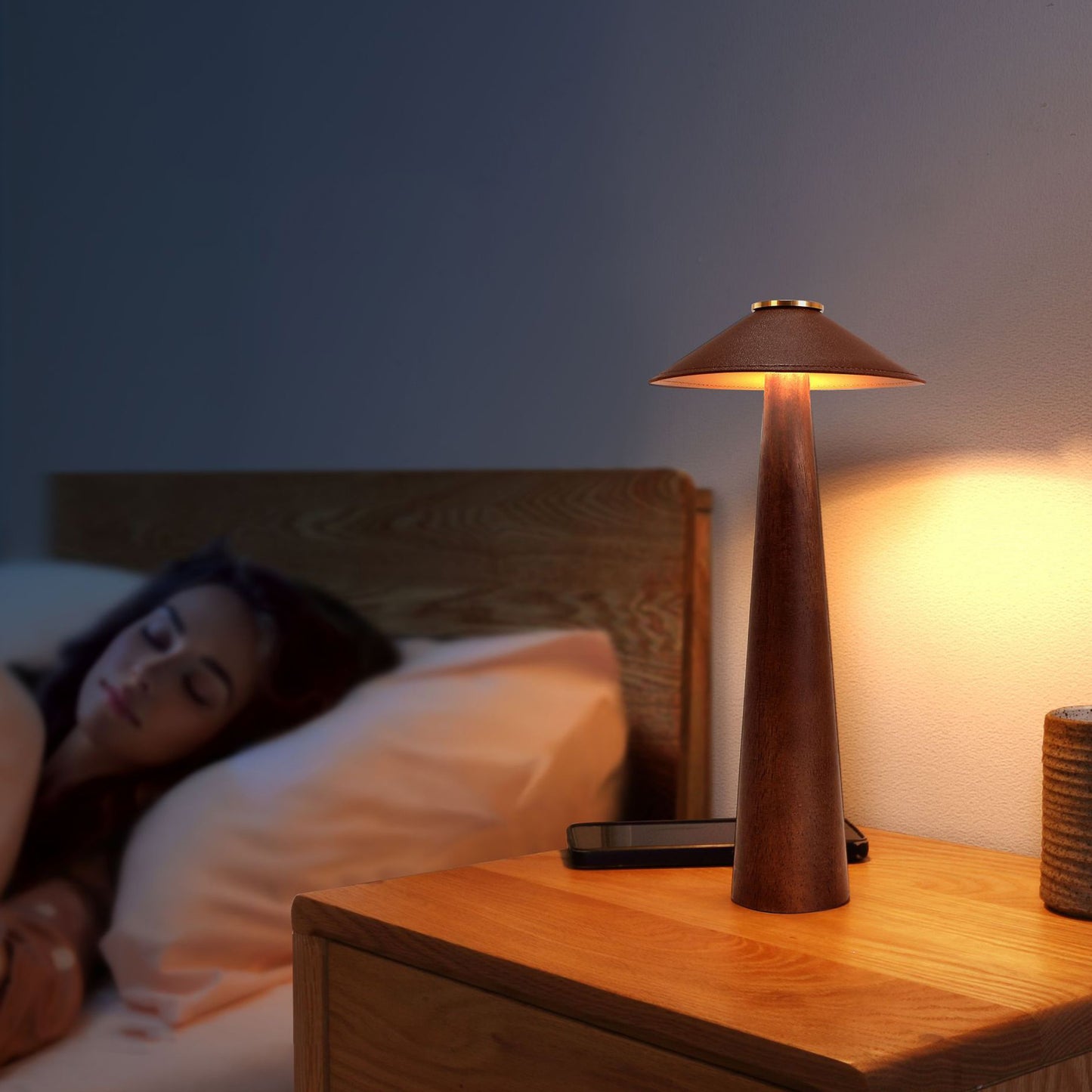 Coneform Wireless Charging Table Lamp